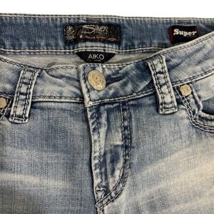 Silver Jeans Co Aiko Mid Capri Womens 30 x 22 Light Blue Embroidered Stretch